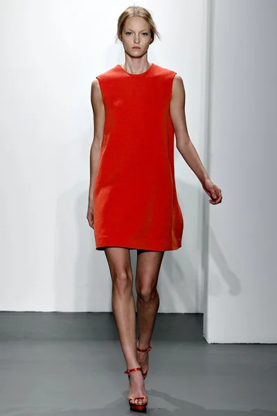 Look 16